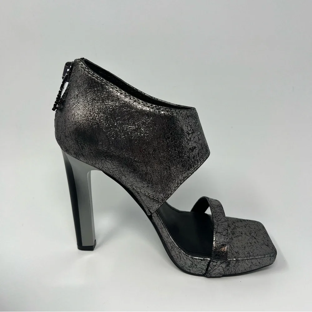 DKNY Dava Sandal  Size 7